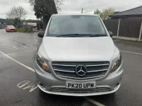 Usado Mercedes Vito Premium 163 HP (119 kW) 2020 Prateado Van