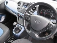 Used Hyundai i10 Premium 2015 Blue Hatchback