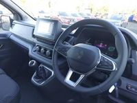 New Renault Trafic 2025 Solid  glacier white MPV