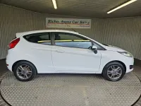 Usado Ford Fiesta Zetec 82 CV (60 kW) 2015 Blanco Utilitario