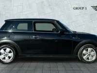 Używany Mini Cooper Classic 136 KM (100 kW) 2023 Czarny Hatchback