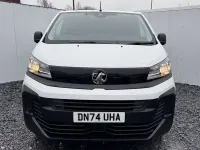 Second-hand Vauxhall Vivaro S 120 CP (88 kW) 2024 Alb Monovolum