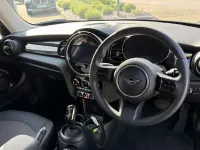 Usado Mini Cooper Classic 134 CV (98 kW) 2023 Negro Utilitario