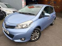 Used Toyota Yaris 99 HP (72 kW) 2014 Blue Hatchback