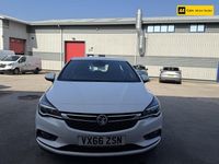 Used Vauxhall Astra SRi 110 HP (80 kW) 2016 White Hatchback