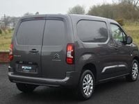 Usado Citroën Berlingo 99 HP (72 kW) 2024 Cinzento Monovolume