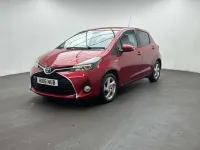 Used Toyota Yaris 100 HP (73 kW) 2016 Red Hatchback