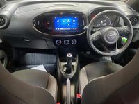 Used Toyota Aygo X PURE 72 HP (52 kW) 2024 White SUV