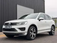 Begagnad VW Touareg R-line 262 HK (192 kW) 2015 Vit SUV