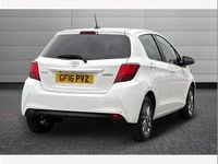 Used Toyota Yaris 99 HP (72 kW) 2016 White Hatchback