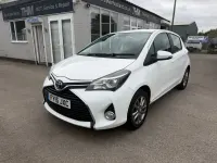 Used Toyota Yaris 99 HP (72 kW) 2015 White Hatchback