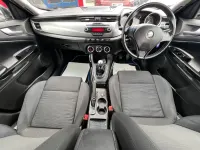 Begagnad Alfa Romeo Giulietta Lusso 2013 Svart Halvkombi
