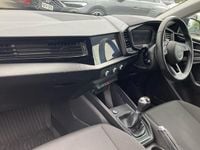 Usado Audi A1 Design 95 HP (69 kW) 2023 Cinzento SUV