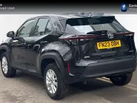 Usado Toyota Yaris Cross 113 HP (83 kW) 2023 Preto SUV