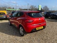 Used Renault Clio IV Dynamique 90 HP (66 kW) 2015 Red Hatchback