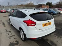 Used Ford Focus Zetec 120 HP (88 kW) 2017 White Hatchback