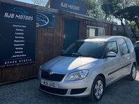 Usado Skoda Roomster SE 105 CV (77 kW) 2011 Plateado Monovolumen