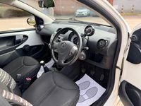 Used Citroën C1 Platinum 68 HP (50 kW) 2013 White Hatchback