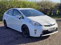 Used Toyota Prius 2015 White Hatchback