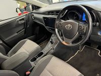 used Toyota Auris Hybrid 