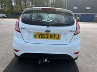 Usado Ford Fiesta 95 HP (69 kW) 2013 Branco Citadino