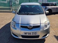 Usado Toyota Auris 124 HP (91 kW) 2008 Prateado Citadino