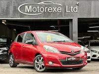 Begagnad Toyota Yaris Multidrive S 2013 Röd Halvkombi