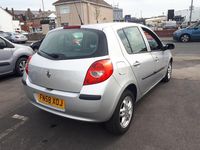 Usado Renault Clio II Expression 2008 Prateado Citadino