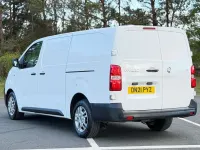 Używany Vauxhall Vivaro S 100 KM (73 kW) 2021 Biały Minivan