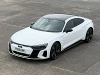 Begagnad Audi e-tron GT quattro Advanced 475 kW (646 HK) 2022 Vit Sedan