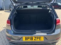Używany VW Golf VII SE 131 KM (96 kW) 2018 Szary Hatchback