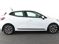 Used Renault Clio V Iconic 90 HP (66 kW) 2022 White Hatchback