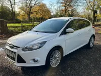 Used Ford Focus Zetec 125 HP (91 kW) 2012 White Hatchback