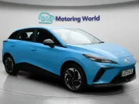 Begagnad MG MG4 EV SE 319 kW (435 HK) 2024 Blå Halvkombi