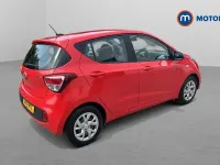 Usado Hyundai i10 SE 88 CV (64 kW) 2019 Rojo Utilitario