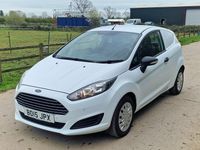 Used Ford Fiesta 93 HP (68 kW) 2015 White Van