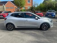 Used Renault Clio V Iconic 90 HP (66 kW) 2022 Silver  Hatchback