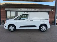 Used Vauxhall Combo Sportive 100 HP (73 kW) 2020 White MPV