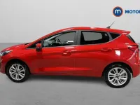 Usado Ford Fiesta Titanium 125 CV (91 kW) 2021 Rojo Utilitario