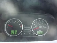 Usado Ford Fiesta Zetec 80 CV (58 kW) 2004 Plateado Utilitario