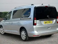 Usado Ford Tourneo Titanium 122 CV (89 kW) 2023 Plateado Familiar