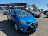 Used Toyota Yaris Hybrid 101 HP (74 kW) 2015 Blue Hatchback