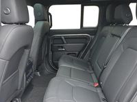 Used Land Rover Defender SE Dynamic 249 HP (183 kW) 2024 Silicon silver Estate