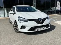 Used Renault Clio Iconic 90 HP (66 kW) 2021 White Hatchback