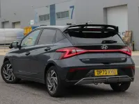 Begagnad Hyundai i20 Advanced 2023 Grå Halvkombi