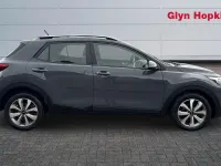 Usado Kia Stonic 99 HP (72 kW) 2023 Cinzento SUV