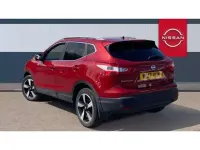 Używany Nissan Qashqai N-Vision 130 KM (95 kW) 2017 Czerwony SUV