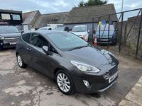Usado Ford Fiesta Titanium 2018 Gris Utilitario