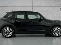 Begagnad Mini Cooper Hatch 113 kW (154 HK) 2025 Svart Halvkombi