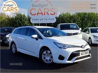 Used Toyota Avensis Active 112 HP (82 kW) 2016 White Estate